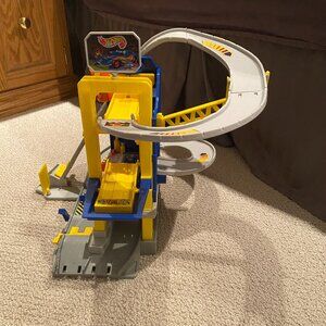 Vintage Hot Wheels World Tun-Up Shop Playset